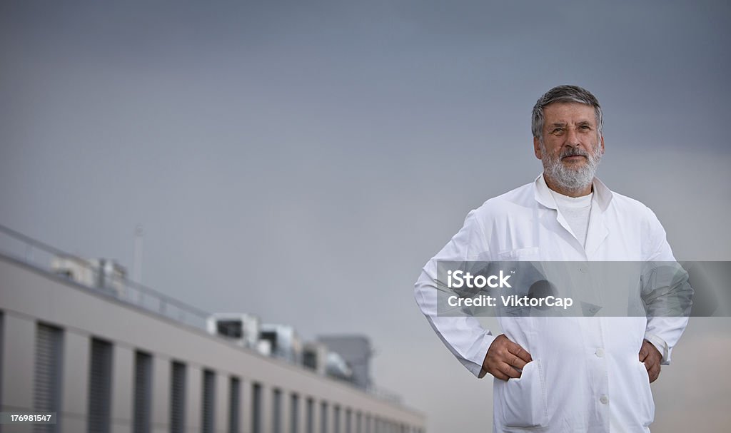 Ritratto di un Ricercatore/Medico fiducioso - Foto stock royalty-free di Adulto