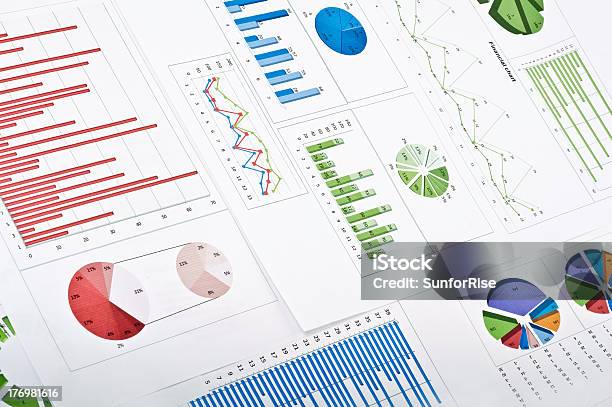 Gráficos E Diagramas - Fotografias de stock e mais imagens de Folha de Cálculo - Folha de Cálculo, Abstrato, Analisar