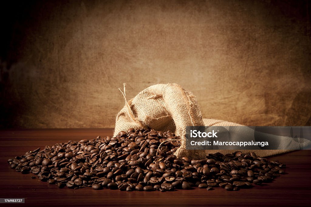 Zestaw do przygotowywania kawy z juta Worek ziarna - Zbiór zdjęć royalty-free (Brazylia)