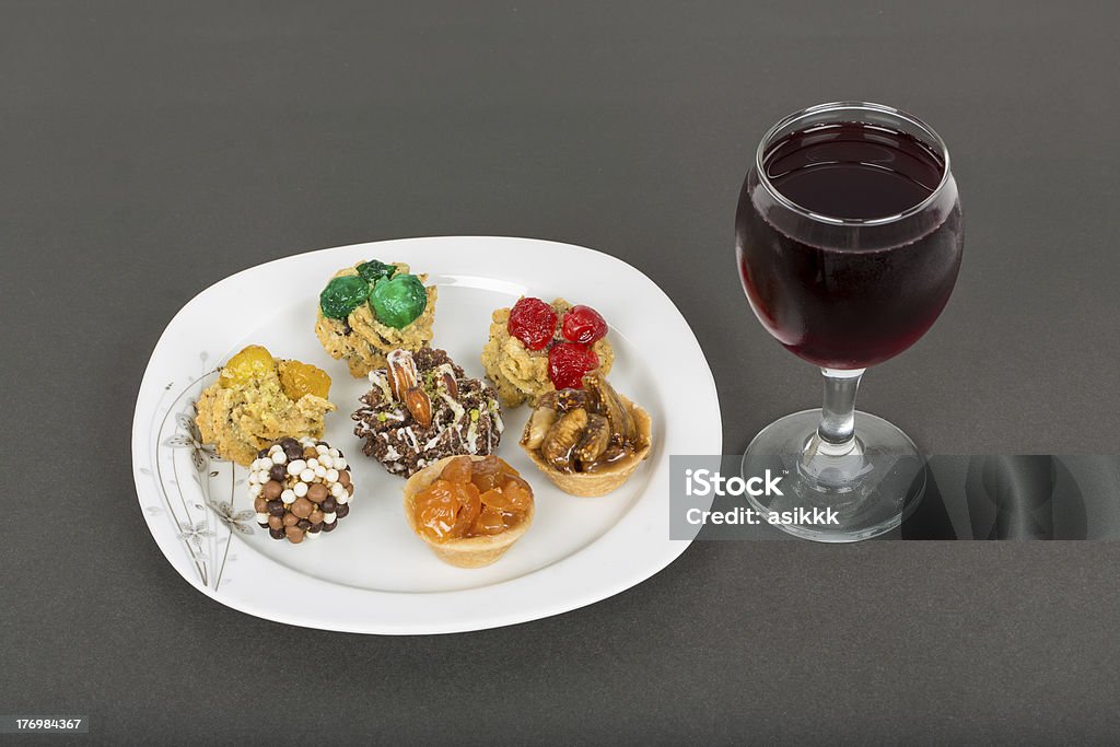 Deliciosas tortas de frutas e biscoitos - Foto de stock de Amêndoa royalty-free