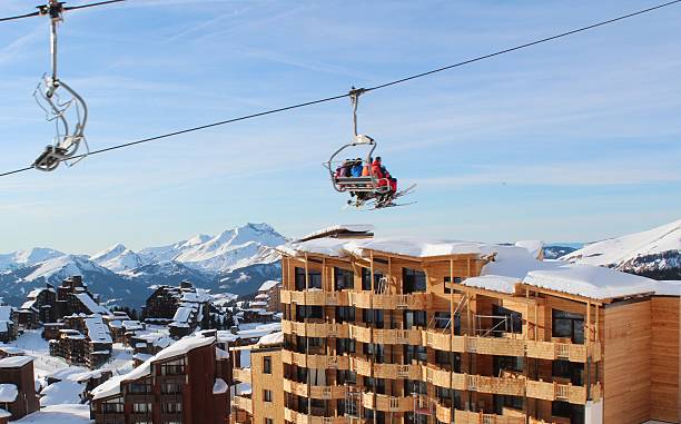 chairlift em avoriaz - skiurlaub imagens e fotografias de stock