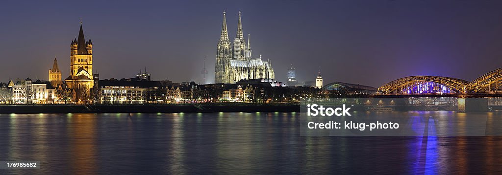 Noche panorama de la colonia del río Rin, Alemania - Foto de stock de Agua libre de derechos