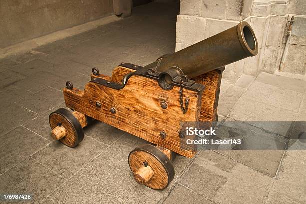 Vecchio Cannone - Fotografie stock e altre immagini di Acciaio - Acciaio, Aggressione, America Latina
