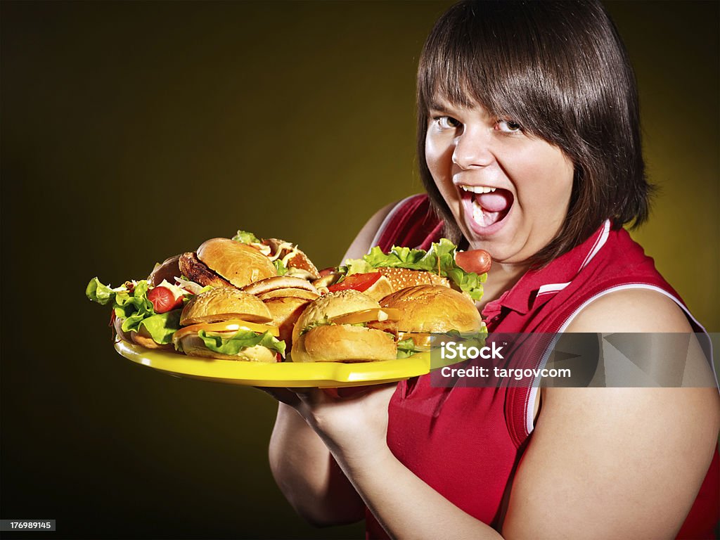Mujer agarrando hamburguesa. - Foto de stock de Adulto libre de derechos