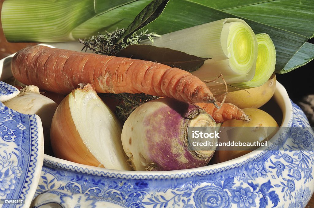 날것 채소를 국그릇 - 로열티 프리 0명 스톡 사진