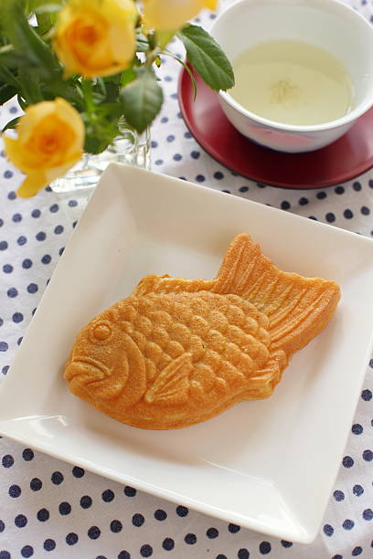 istock Green tea and Taiyaki 176990042