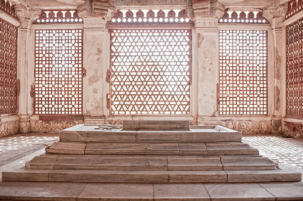 istock Mosque at the Base of Qutub Minar 176990276