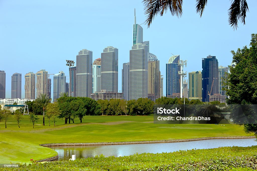 Dubai, Emirati Arabi Uniti-Golf e grattacieli - Foto stock royalty-free di Albergo