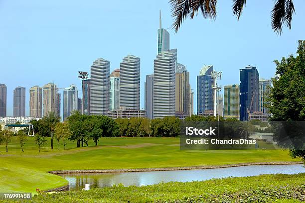 Dubai Emirati Arabi Unitigolf E Grattacieli - Fotografie stock e altre immagini di Albergo - Albergo, Albergo di lusso, Appartamento