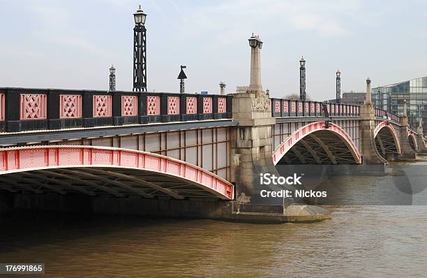 Foto de Lambeth Bridge De Westminster De Londres e mais fotos de stock de Ponte de Lambeth - Ponte de Lambeth, Arco - Característica arquitetônica, Arquitetura