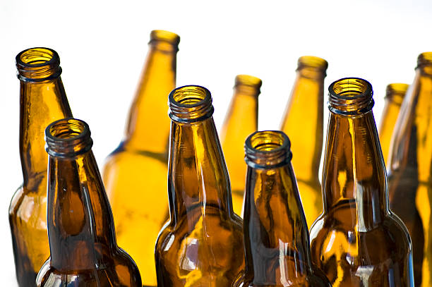 amber garrafas de cerveja - amber beer imagens e fotografias de stock