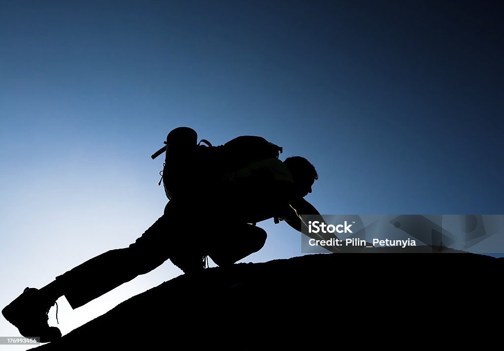 Silhouette von Klettern Junger Erwachsener - Lizenzfrei Leistung Stock-Foto