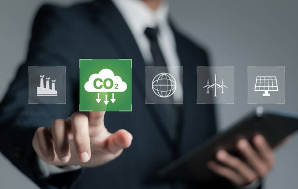 Reduce CO2 emissions concept, Businessman touch CO2 icon, reducing greenhouse gas emissions and sustainable development of green business using renewable energy. reduce carbon emissions. concepto de reducción de emisiones de co2, icono de co2 táctil del hombre de negocios, reducción de las emisiones de gases de efecto invernadero y desarrollo sostenible de negocios verdes utilizando energía renovable. reducir las emisiones de carbono.