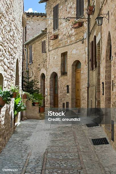 Spello Foto de stock y más banco de imágenes de Arquitectura - Arquitectura, Callejuela, Característica arquitectónica