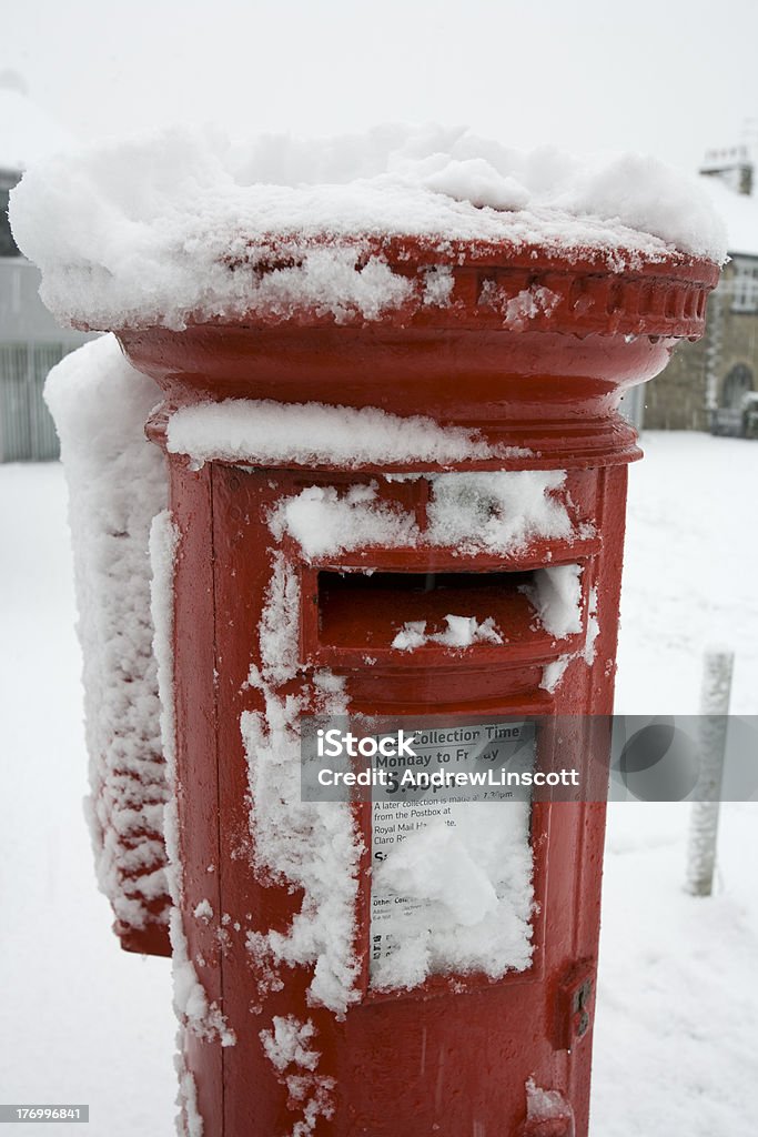 British-Kasten im Schnee - Lizenzfrei Briefkasten Stock-Foto