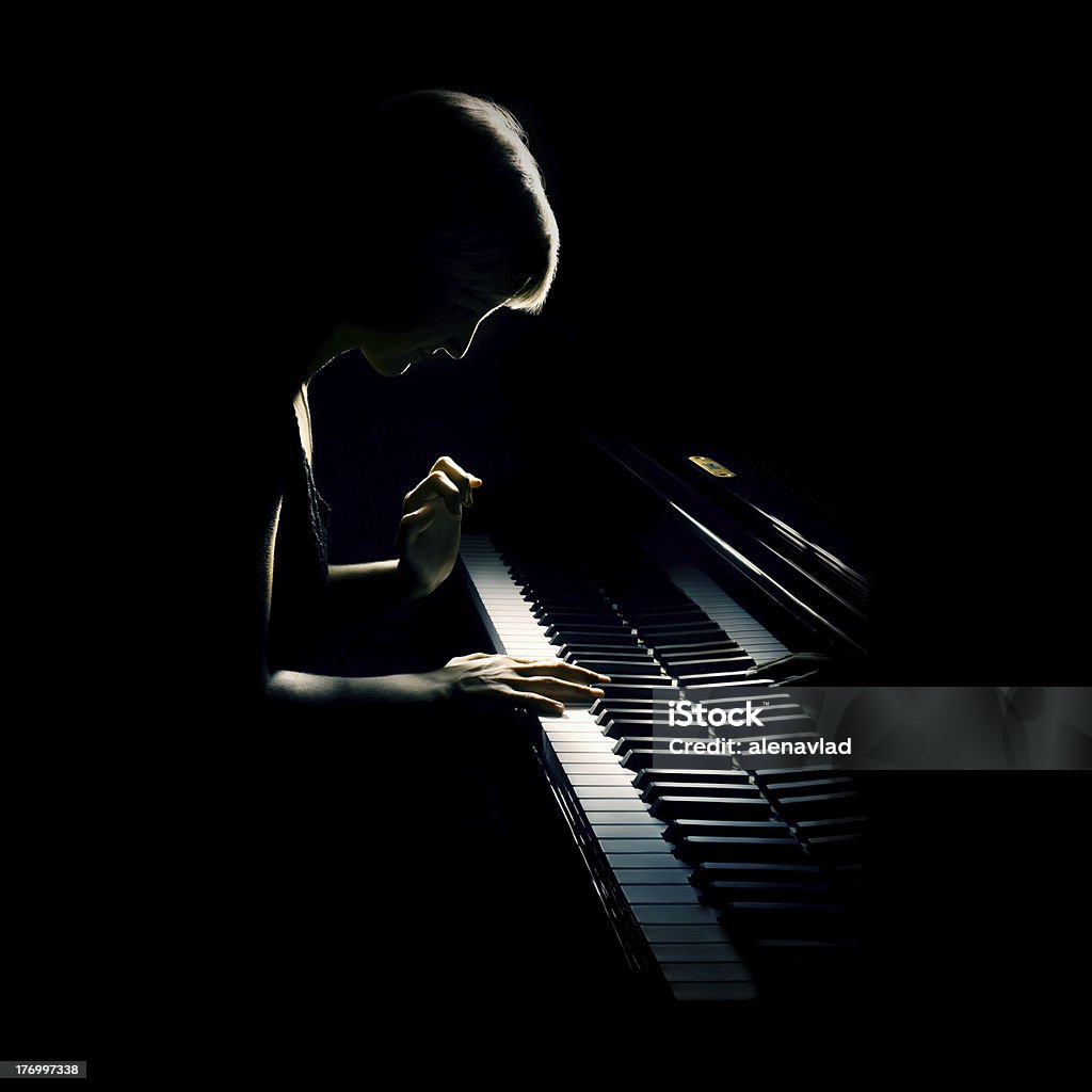Pianista tocando el Piano en concierto - Foto de stock de Piano libre de derechos