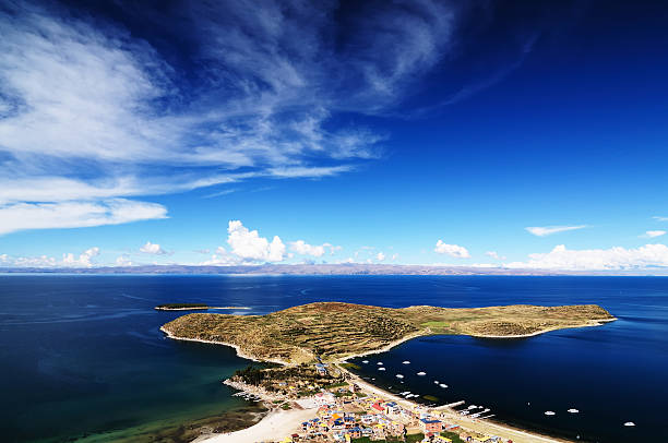 lago titicaca, bolivia, isla del sol, (isla de sol) - bolivia copacabana bolivian ethnicity lake titicaca fotografías e imágenes de stock