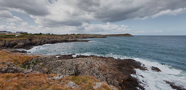 istock Rocky coast in Brittany 176999355