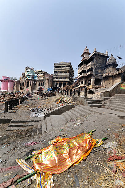 身体を書き込むヴァラナシで待つ - morning river ganges river varanasi ストックフォトと画像