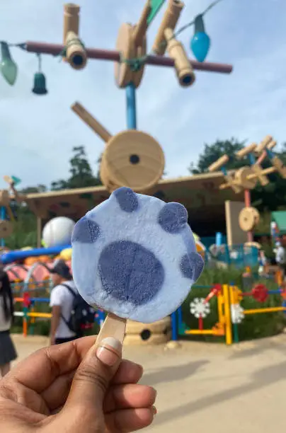 Blue Paw popsicle at Disneyland Hongkong