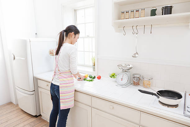 istock Woman to cook 177001609