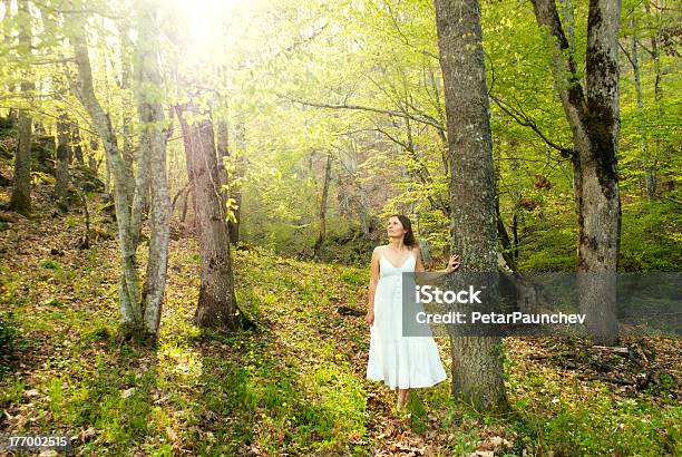 Foto de Mágica Floresta e mais fotos de stock de Adolescente - Adolescente, Adolescentes Meninas, Adulto