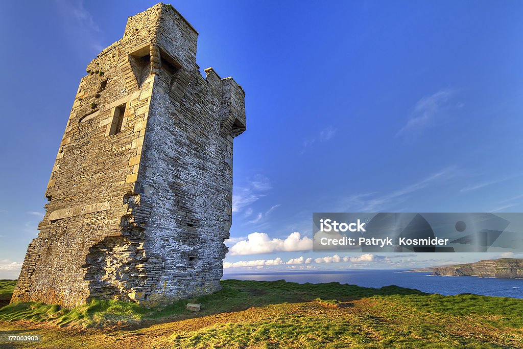 Stary Wieża Ruiny na Klify Moher - Zbiór zdjęć royalty-free (Architektura)
