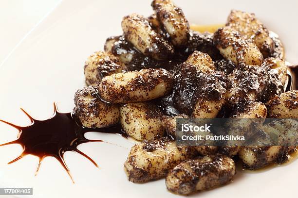 Doce Dumplings - Fotografias de stock e mais imagens de Bolinho de Massa - Bolinho de Massa, Papoila - Planta, Almoço