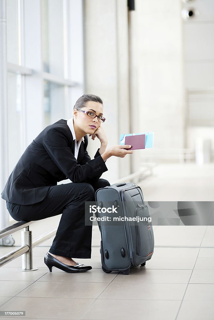 Geschäftsfrau warten am Flughafen - Lizenzfrei Abschied Stock-Foto