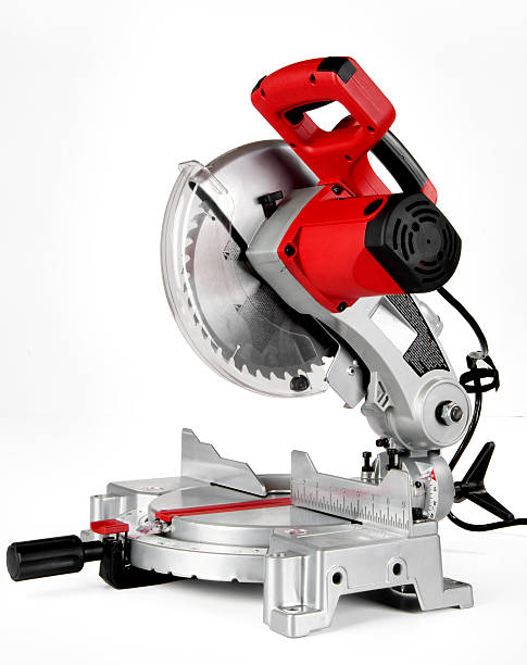 potenza miter saw (chop saw) scatto su sfondo bianco - sega elettrica foto e immagini stock