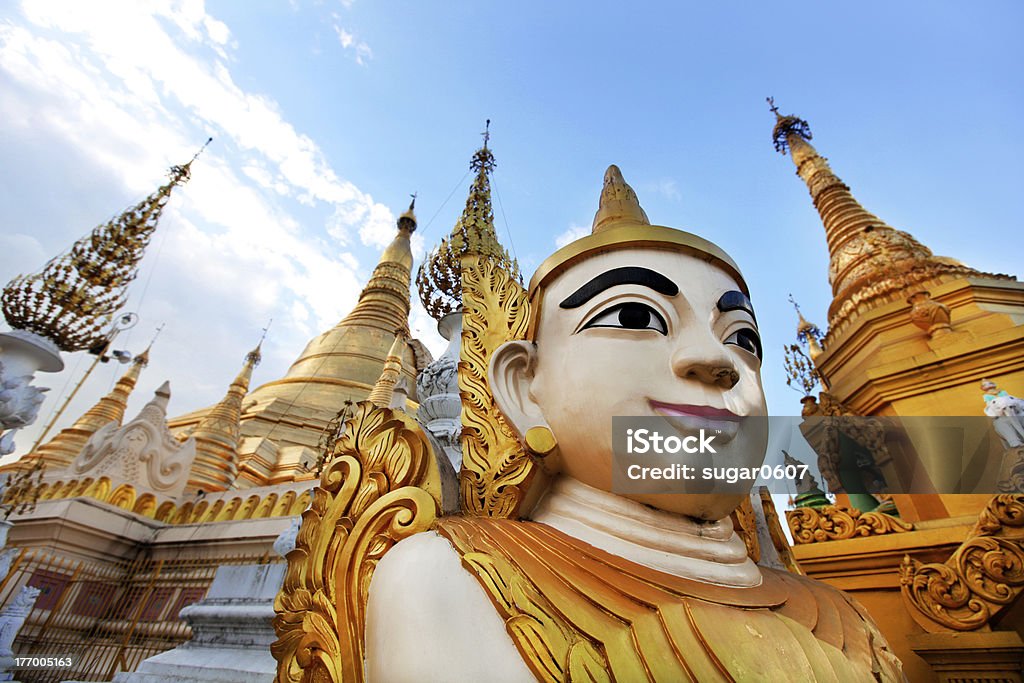 Pagode de Shwedagon complexo com Buda Figura - Royalty-free Amor Foto de stock