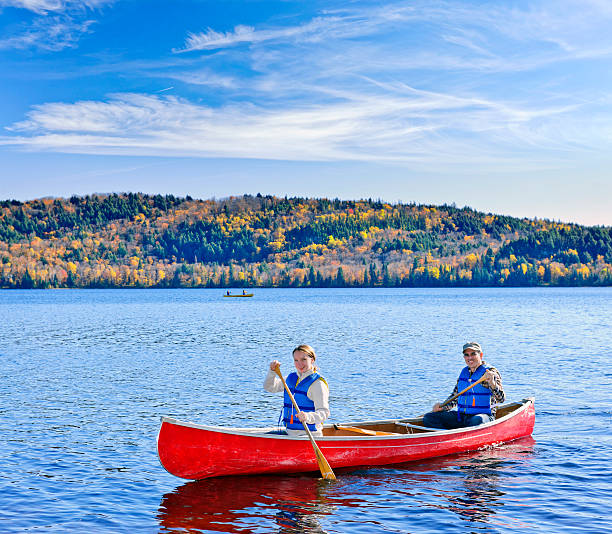 istock Family canoe trip 177005589