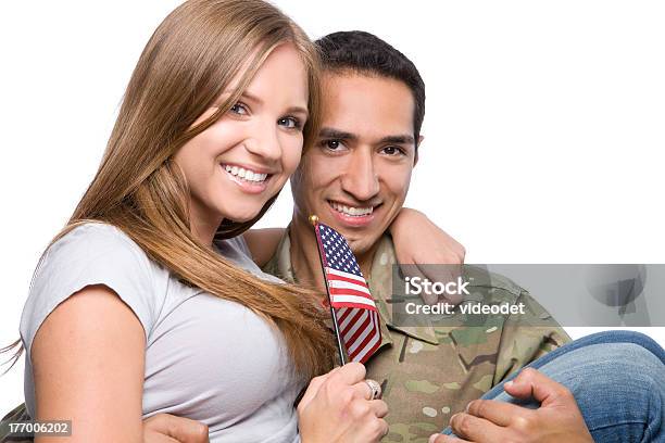 Wojsko Człowiek Posiada Szczęśliwa Żona W Ramiona - zdjęcia stockowe i więcej obrazów Siły powietrzne - Siły powietrzne, Rodzina, Związany
