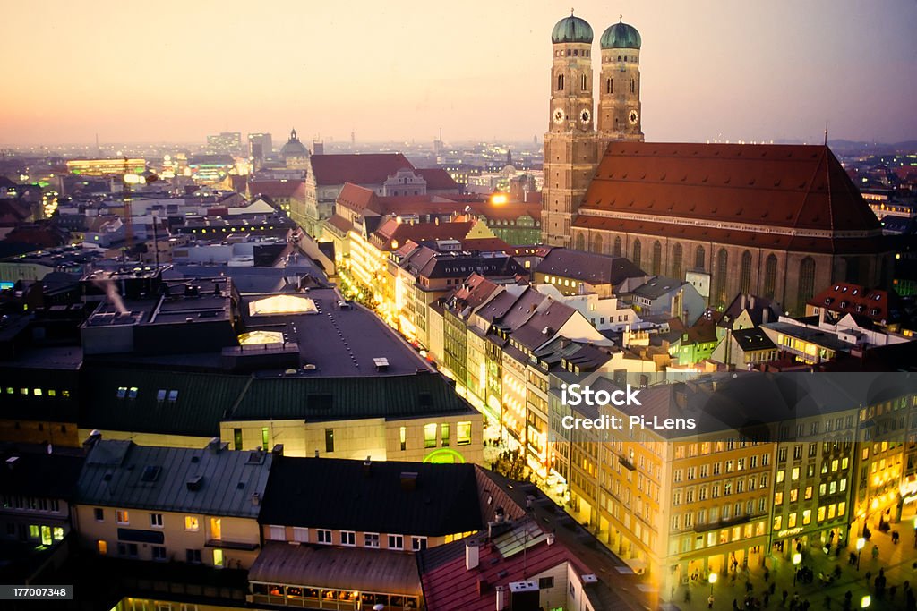 Kirche Unsere Liebe Frau in München bei Dämmerung - Lizenzfrei München Stock-Foto