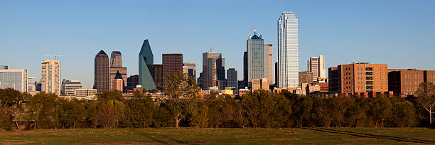 horizonte de dallas, texas - bank of america plaza - fotografias e filmes do acervo