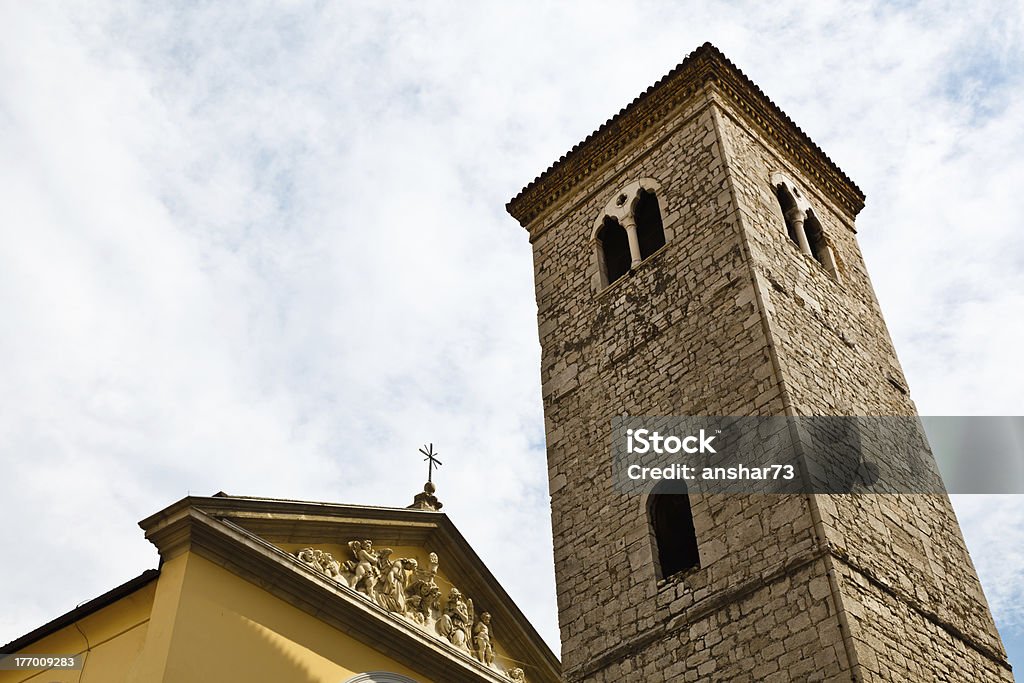 Antiga Igreja fachada e Torre com Sino no Rijeka, Croácia - Royalty-free Alívio Foto de stock