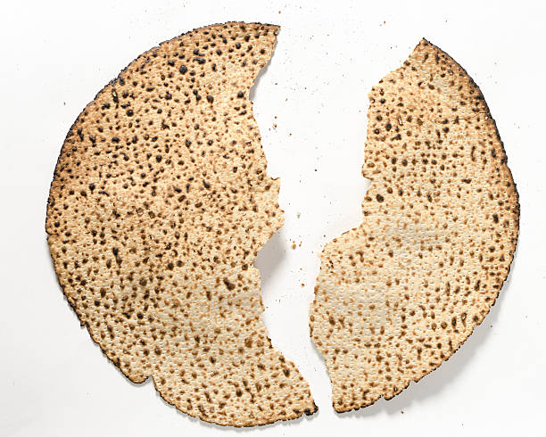 matzo per pasqua ebraica - matzo passover cracker unleavened bread foto e immagini stock