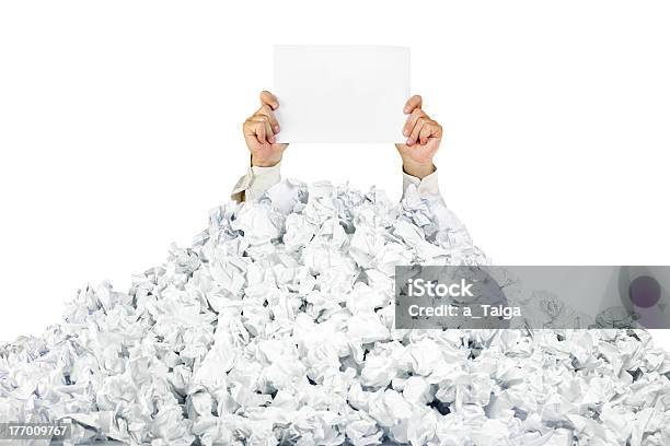 사람 아래 구겨진 더미 종이 빈 페이지 문서에 대한 스톡 사진 및 기타 이미지 - 문서, 종이, 혼돈