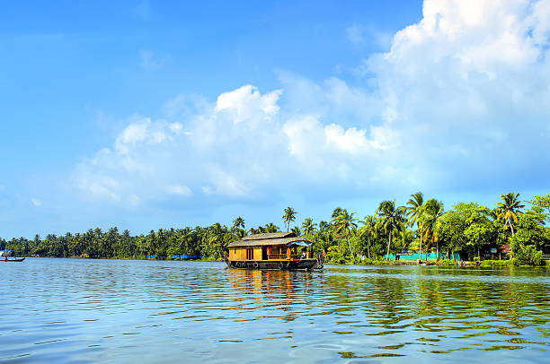 istock Kettuvallam house boat 177010205