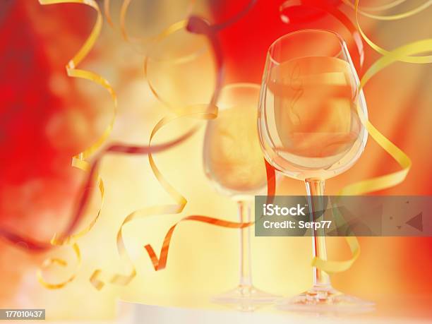 Champanhe Em Óculos - Fotografias de stock e mais imagens de Amarelo - Amarelo, Bebida, Bebida Alcoólica