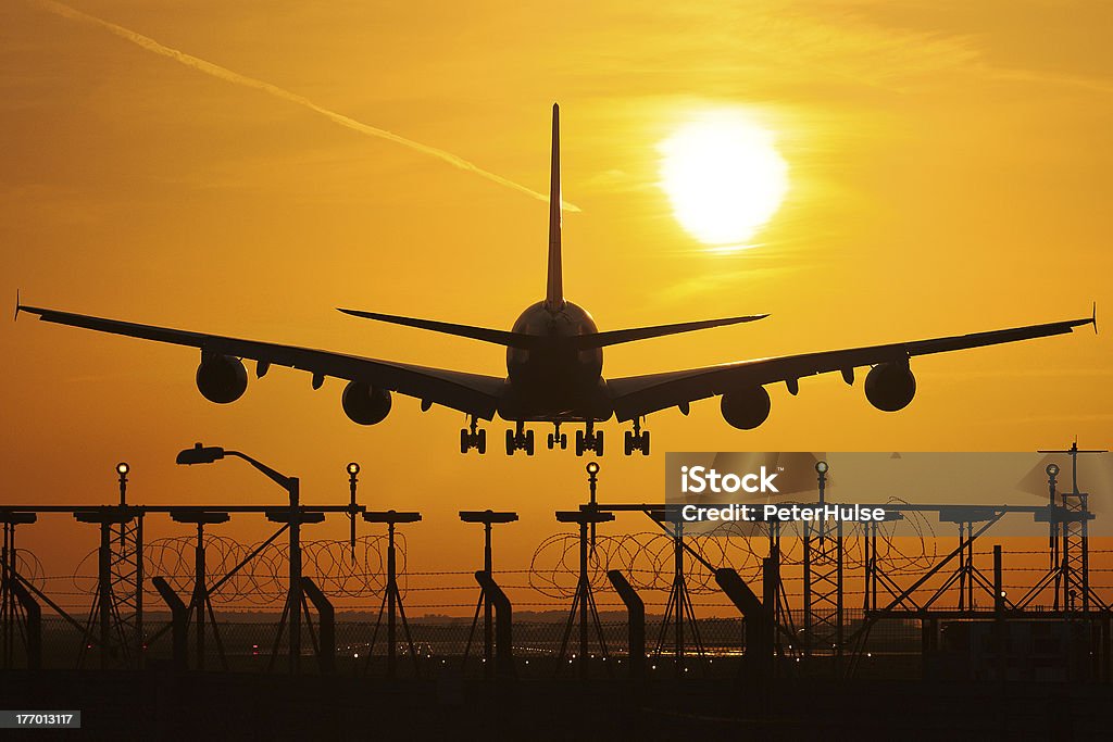 Landing - Foto de stock de Aeropuerto de Heathrow libre de derechos