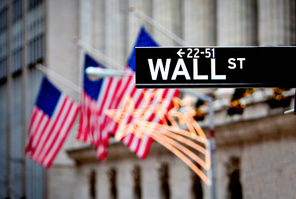 sinal de wall street - symbol finance corporate business manhattan imagens e fotografias de stock