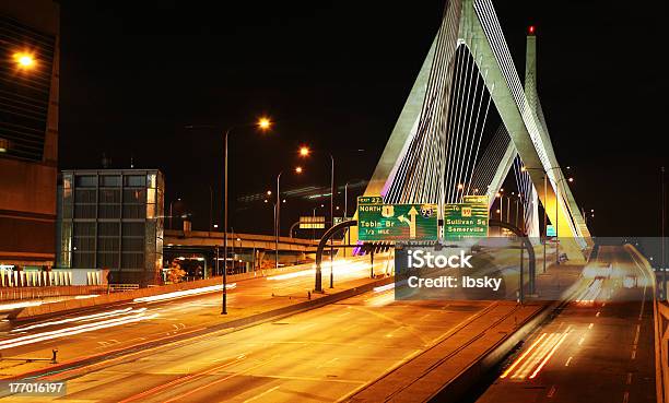 Zakim ブリッジでボストンます - マサチューセッツ州 ボストンのストックフォトや画像を多数ご用意 - マサチューセッツ州 ボストン, 橋, ザキム・バンカーヒル橋