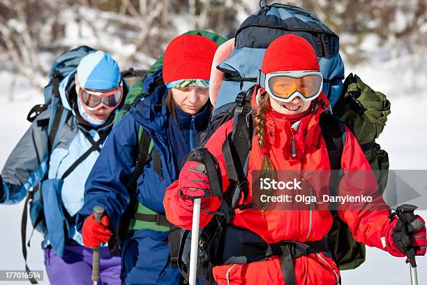 Donna Escursione Invernale - Fotografie stock e altre immagini di Adulto - Adulto, Alpinismo, Ambientazione esterna