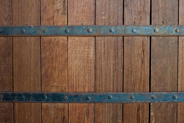 Drewniane drzwi – zdjęcie