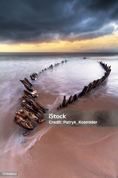 Raggio Di Sole Al Relitto Della Nave - Fotografie stock e altre immagini di Acqua - Acqua, Anello di Kerry, Bellezza