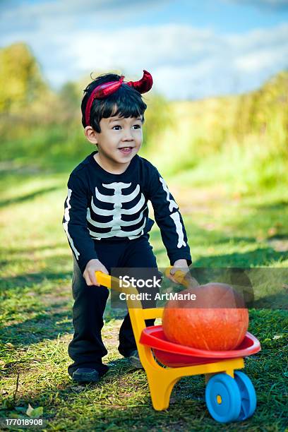 Ragazzino Celebrare Halloween - Fotografie stock e altre immagini di 2-3 anni - 2-3 anni, Agricoltura, Allegro