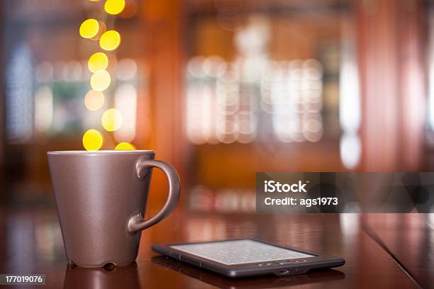 Foto de Café Luzes e mais fotos de stock de Bebida - Bebida, Brilhante - Luminosidade, Café - Bebida