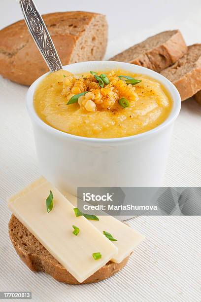 Para El Almuerzo Sopa Foto de stock y más banco de imágenes de Alimento - Alimento, Alimentos cocinados, Amarillo - Color