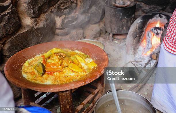 Foto de Tagine De Berbere e mais fotos de stock de Cozinhar - Cozinhar, Fogo de Chaminé, África